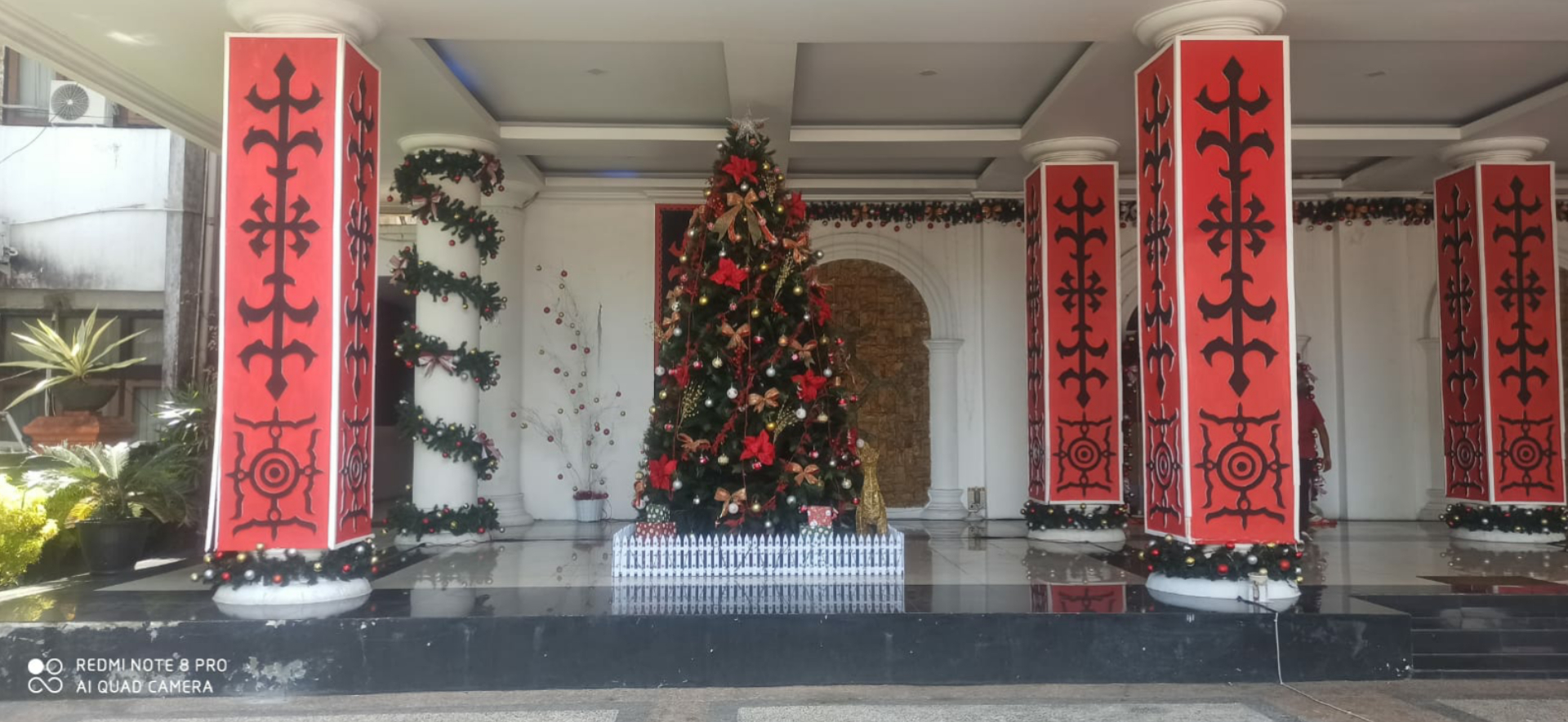 Jelang Natal, Pemkot Ambon Hiasi Kota Dengan Pernak Pernik 1 InShot 20221206 174702697