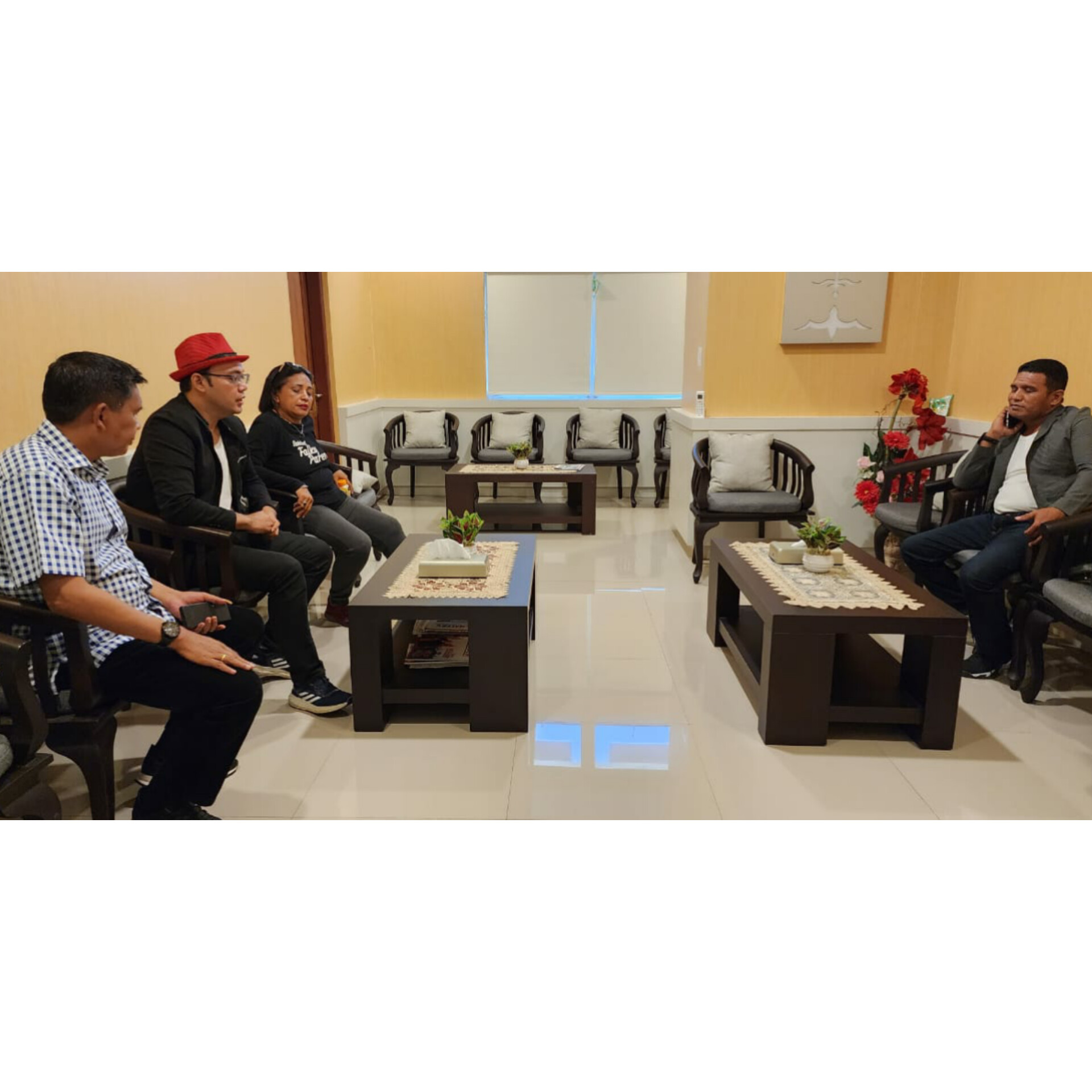 Artis Ibu Kota Sandy Tumiwa Bertemu Penjabat Wali Kota Ambon 1 InShot 20230305 173012630