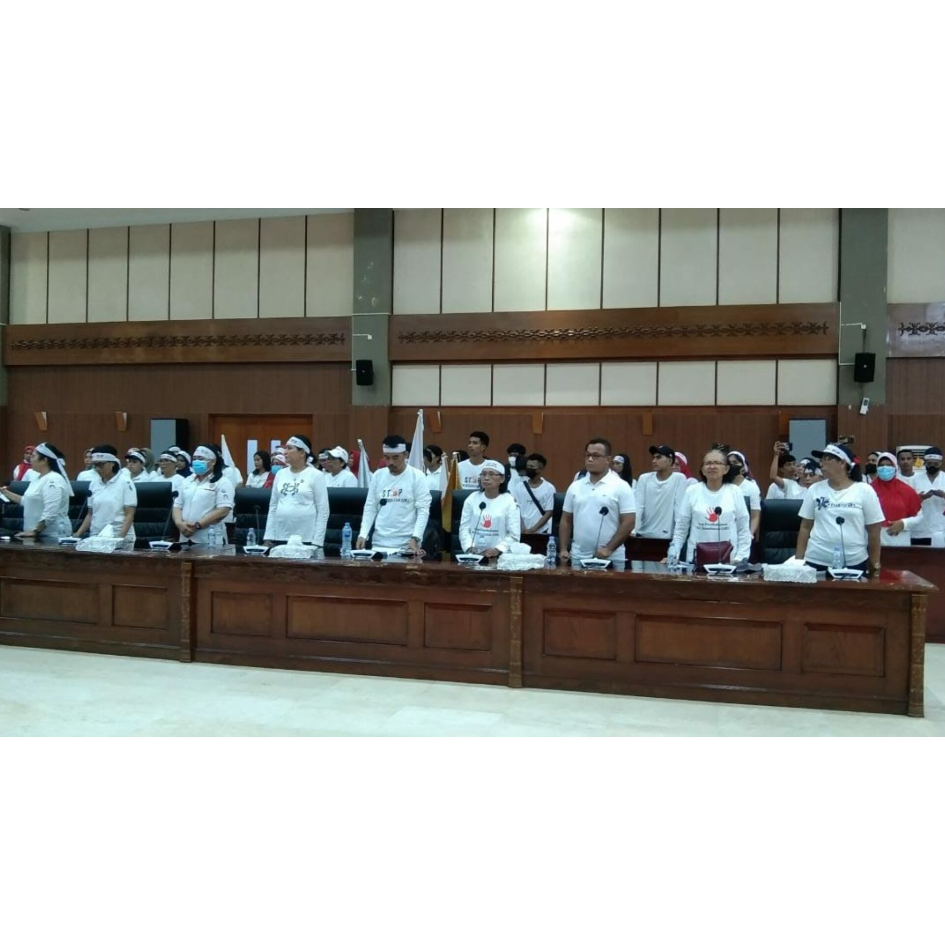 Datangi DPRD,Lima Profesi Kesehatan Lakukan Aksi Damai Tolak RUU Omnibus Law 2 InShot 20230509 233041217