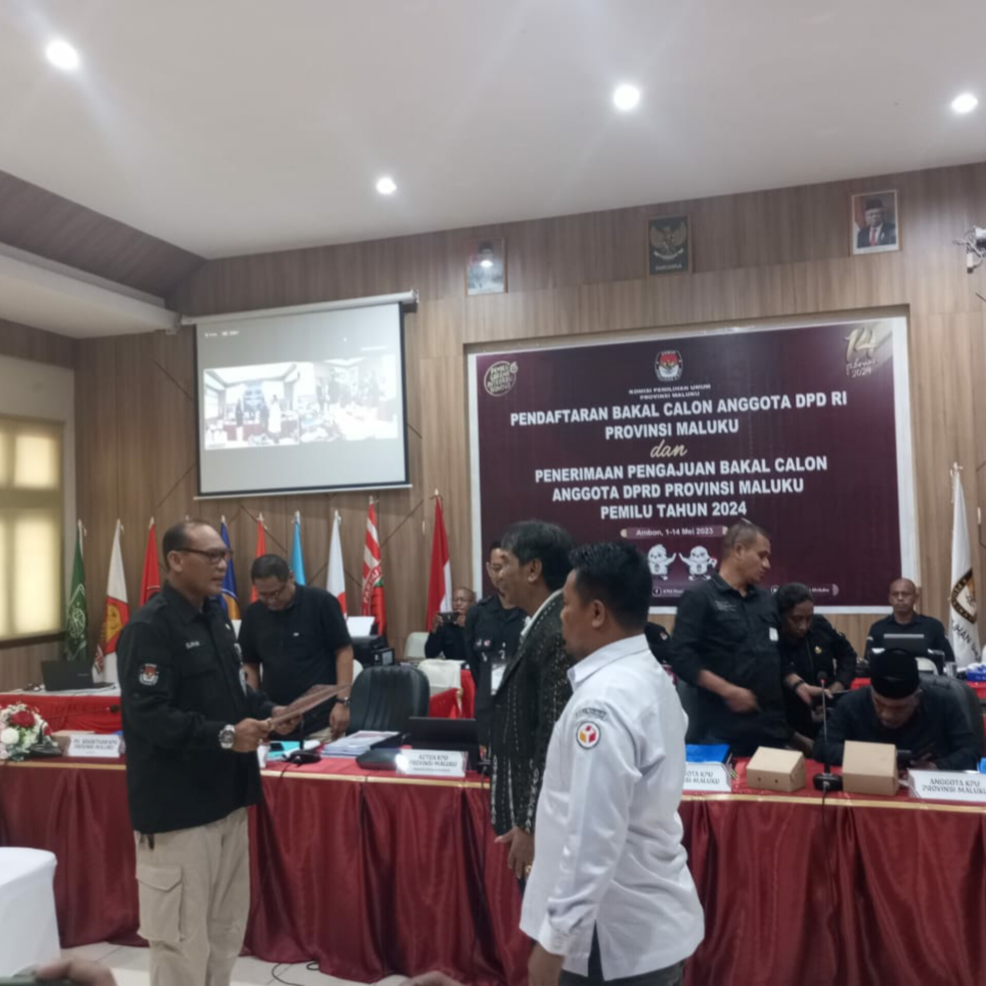 Melkias Frans Resmi Daftar Ke KPU Provinsi Maluku 1 InShot 20230510 170319610
