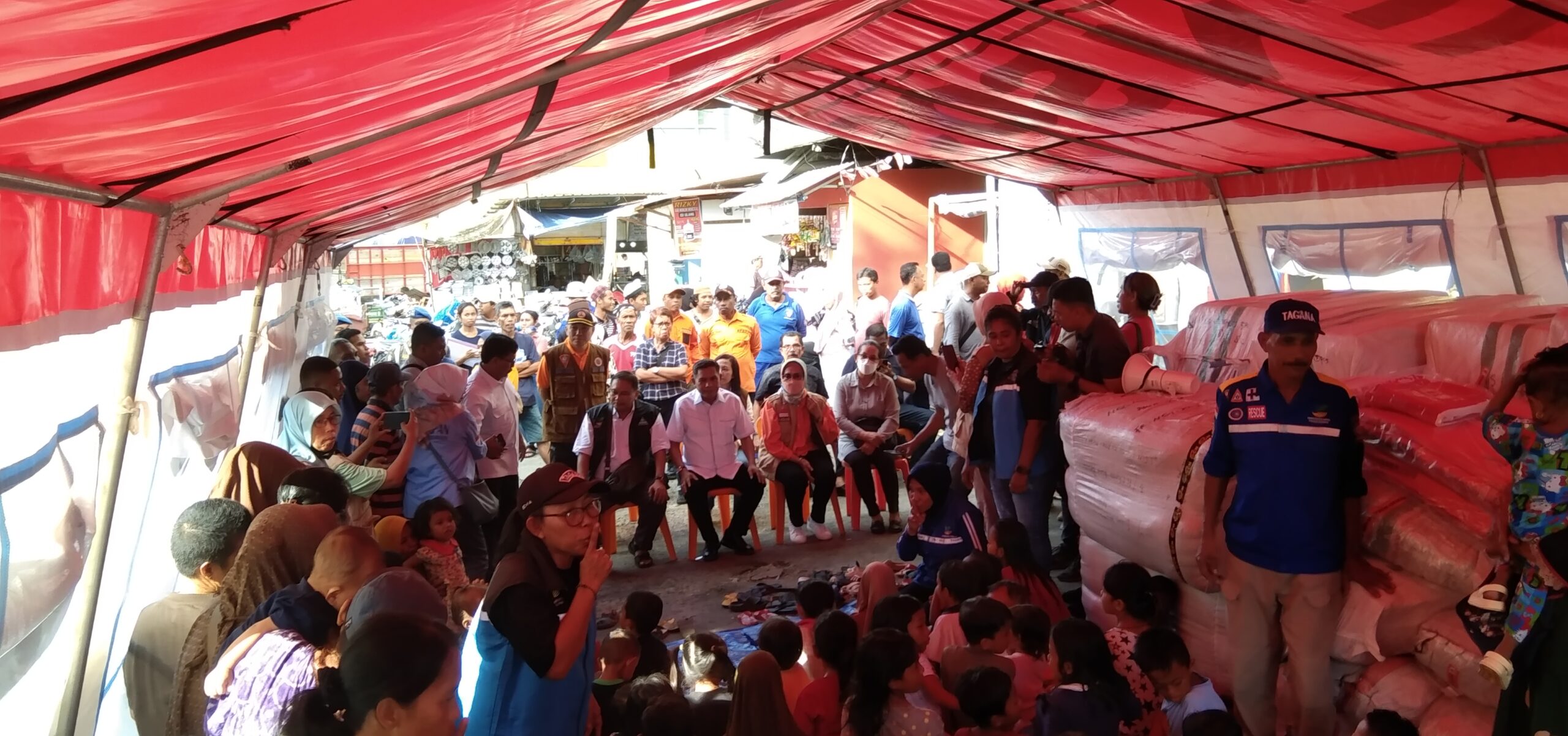 Kemensos Bantu Warga Korban Kebakaran Pasar Gambus 2 inbound6481893429420535494 scaled