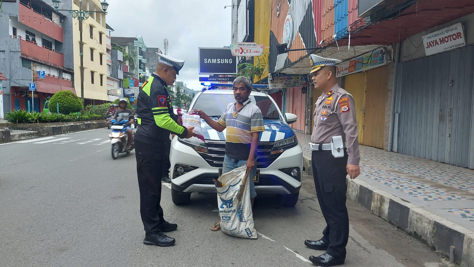 Jelang HUT Bhayangkara,Satlantas Polresta Bagi Sembako 1 IMG 20230621 WA0084