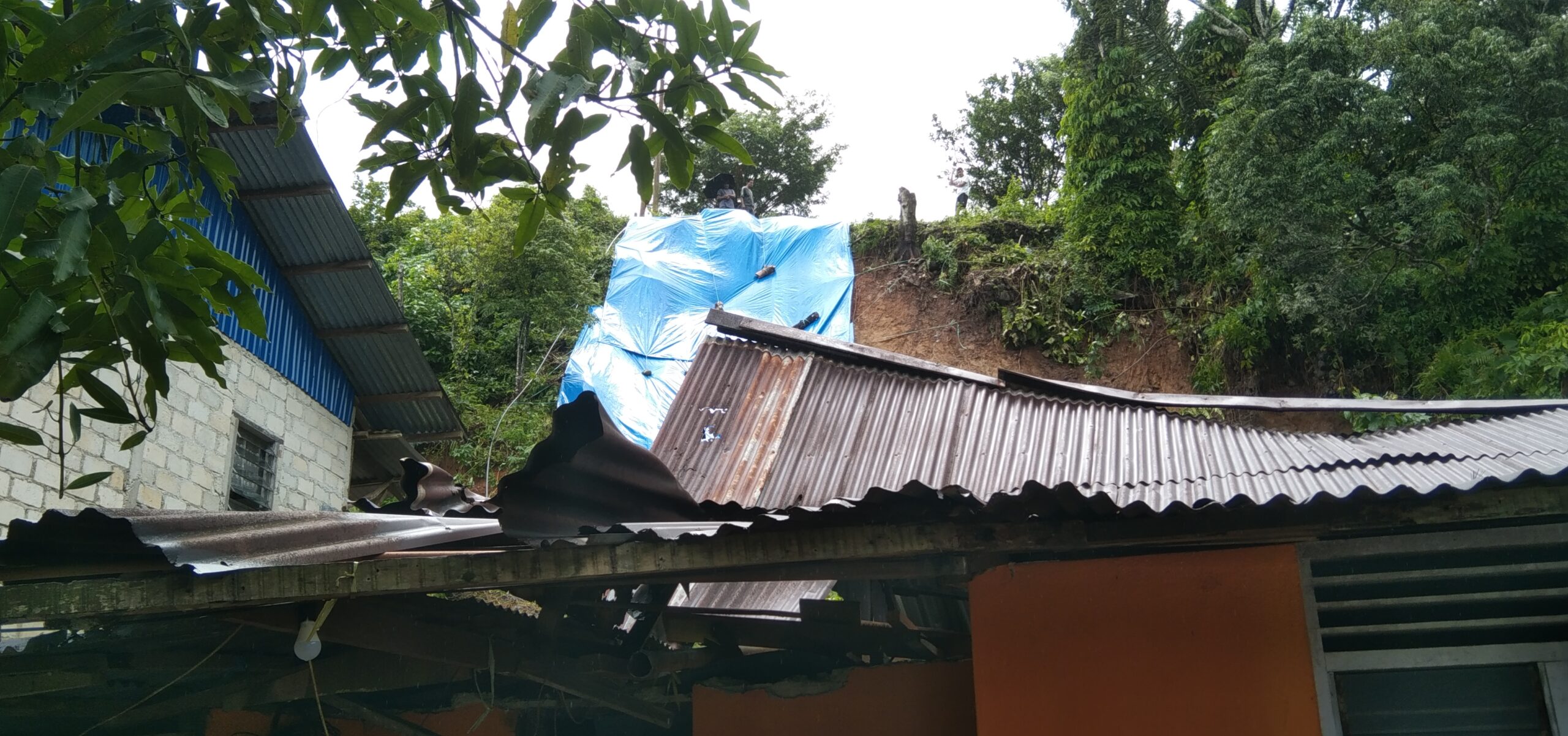Penjabat Wali Kota Ambon Tinjau Rumah Terdampak Longsor 2 IMG 20230601 130057 scaled