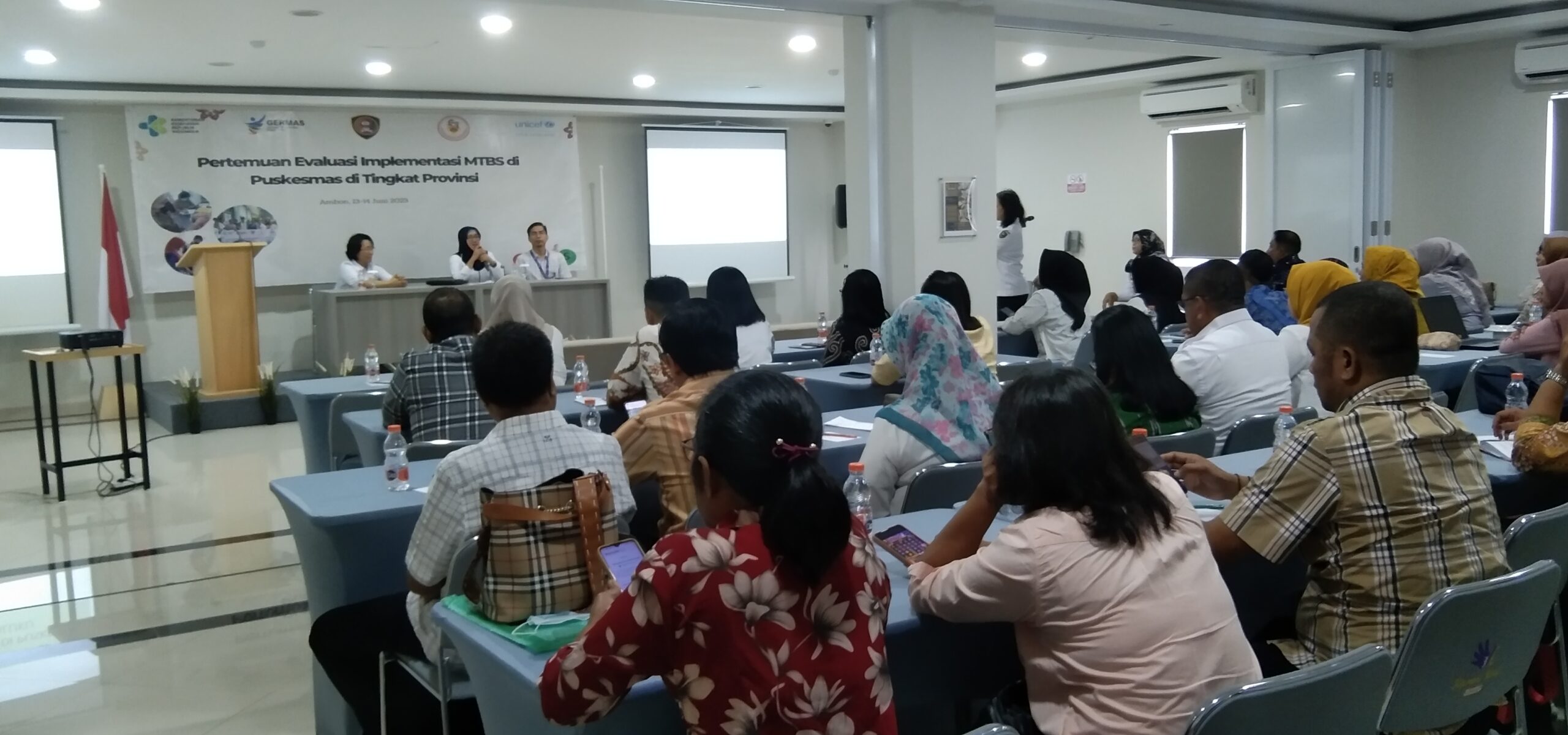 Plt Dinkes Provinsi Maluku Buka Pertemuan Evaluasi Implementasi MTBS 3 IMG 20230614 093311 scaled