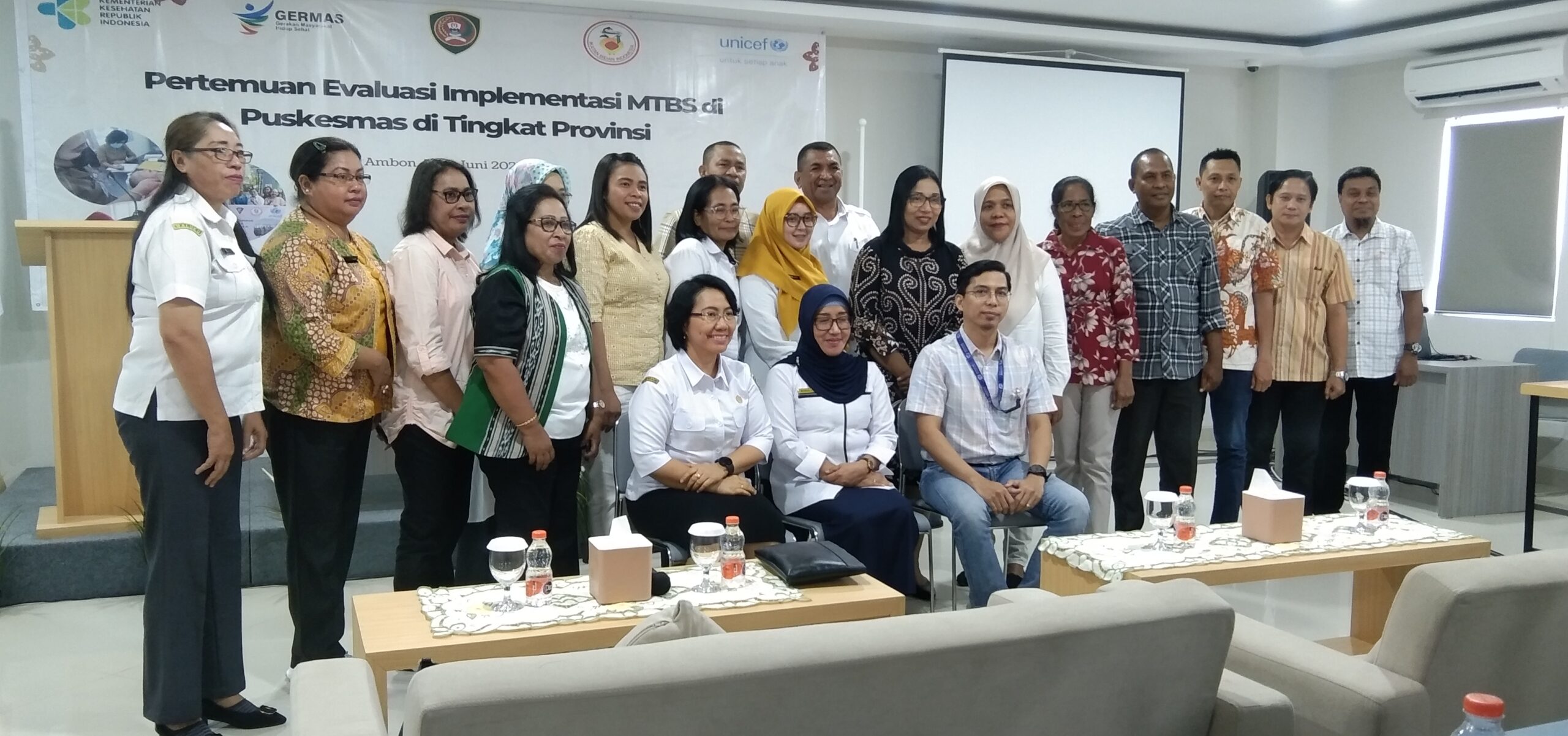Plt Dinkes Provinsi Maluku Buka Pertemuan Evaluasi Implementasi MTBS 1 IMG 20230614 100429 scaled