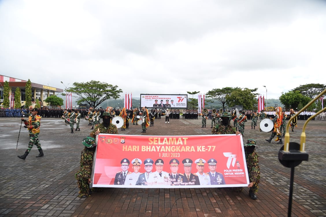 Atraksi Drumband Yonif 733 Rider Masariku Meriahkan Hari Bhayangkara ke-77 di Ambon 1 IMG 20230701 WA0047