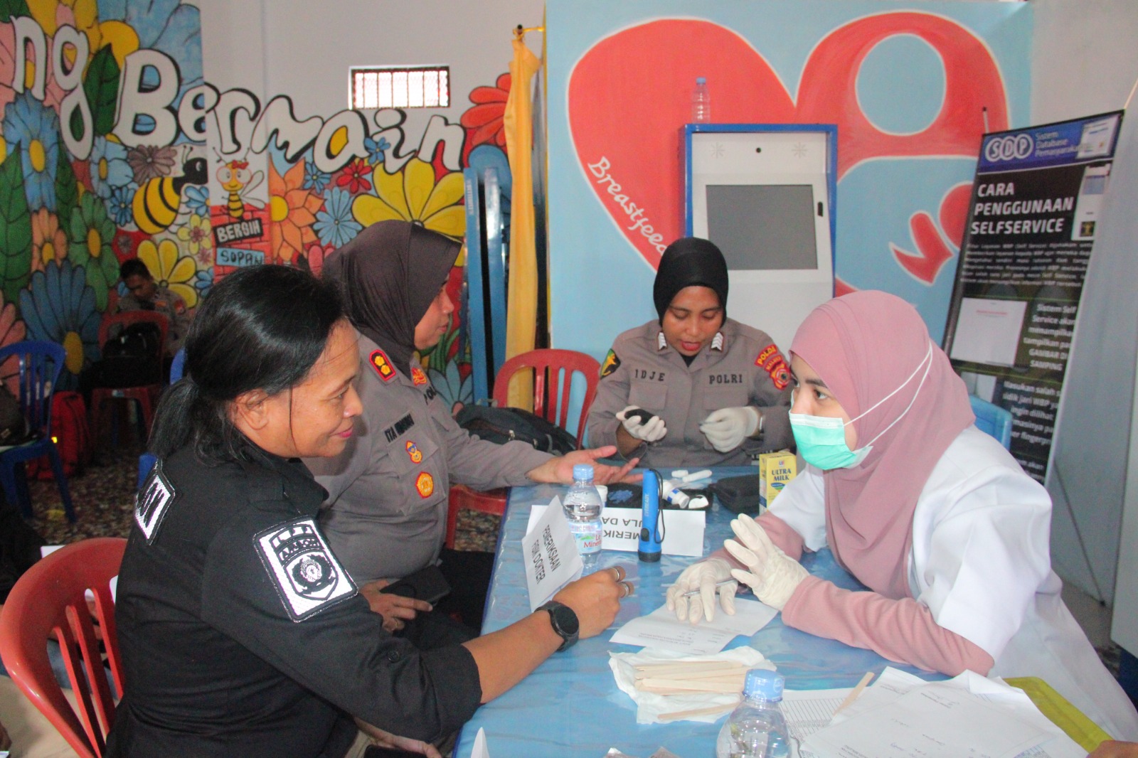 Polwan Polda Maluku Gelar Bakti Kesehatan di Lapas Perempuan Ambon 1 IMG 20230728 WA0107