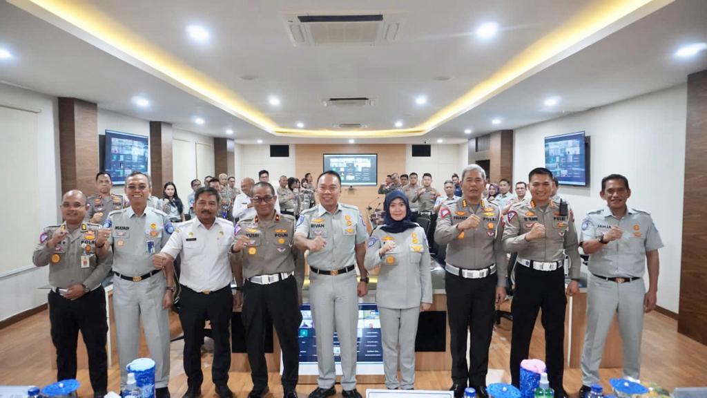 Jasa Raharja dan Korlantas Polri Gelar Supervisi Pelayanan STNK dan TNKB di Kepulauan Riau 1 IMG 20230729 WA0007