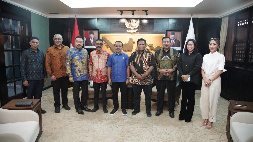 Wattimena Sampaikan Ucapan Terima Kasih Kepada Menteri Investasi dan Menteri PUPR 3 IMG 20230801 WA0062