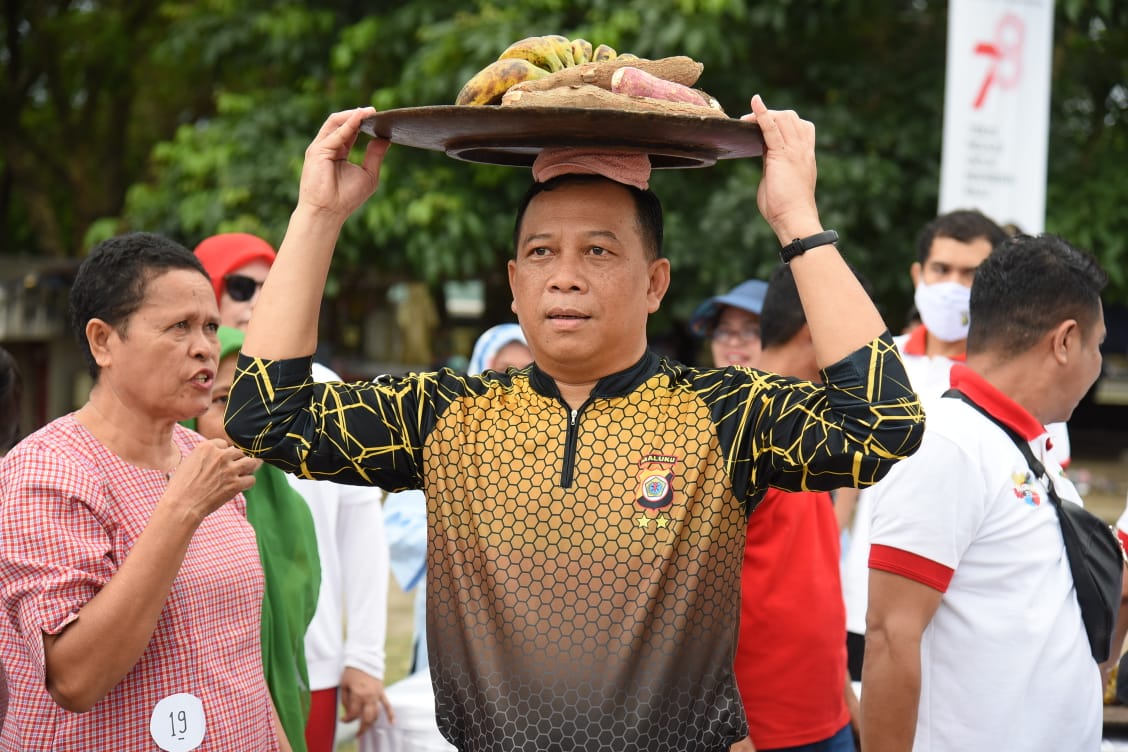 Ketika Kapolda Ikut Lomba "Keku Dulang" di HUT ke-78 Provinsi Maluku 1 IMG 20230820 WA0042