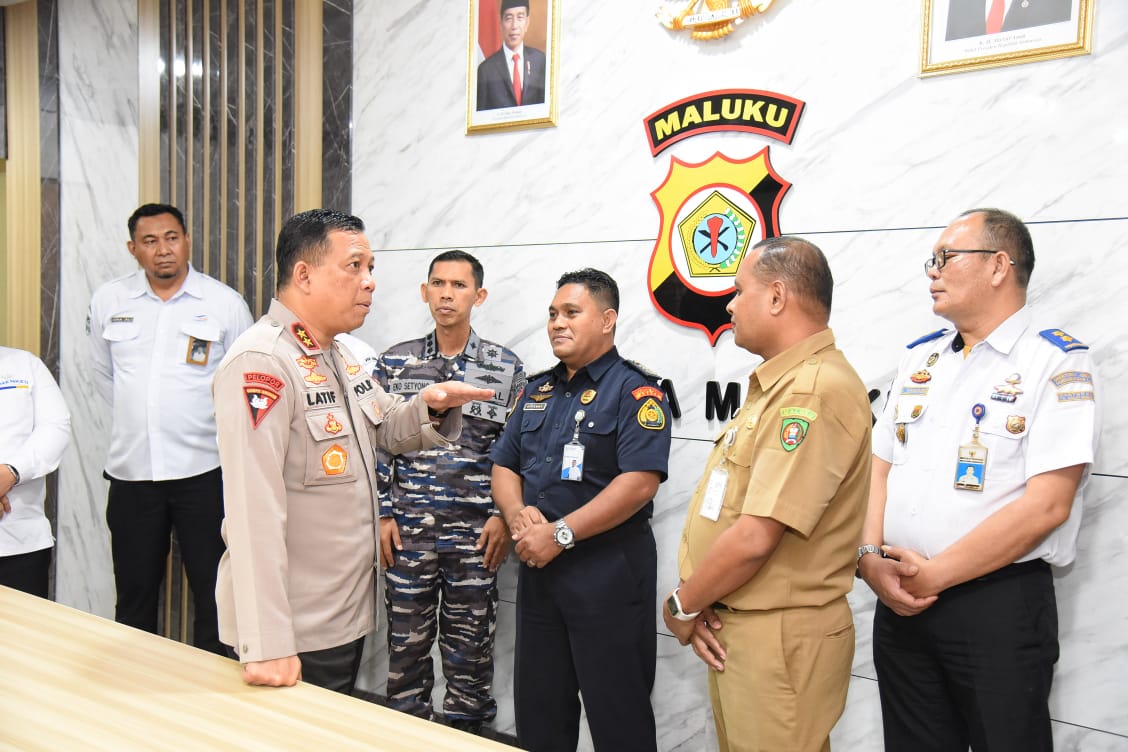 Kapolda Pimpin Rakor dengan APH dan Instansi Pemerintah Bicara Penataan Perairan Teluk Ambon 1 IMG 20230822 WA0080