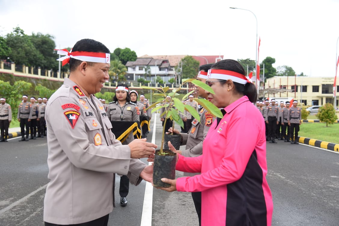 Peringati HUT RI Ke 78, Polda Maluku dan Jajaran Tanam Pohon Secara Serentak Dalam Rangka Penghijauan Kembali Wilayah Yang Tandus 2 IMG 20230823 WA0033