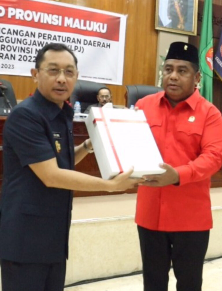 Pemprov Maluku Serahkan Ranperda Maluku APBD 2022 Diserahkan Kepada DPRD Maluku 1 IMG 20230705 164410 768x1008 1