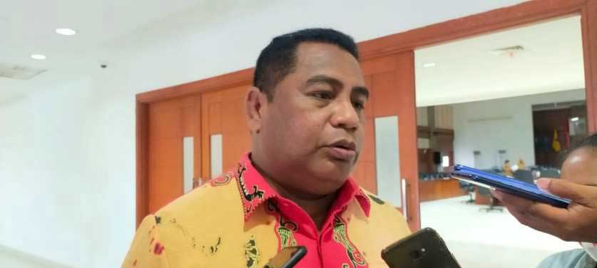 DPRD Provinsi Maluku Minta Pemprov Serahkan Dokumen RAPBD-Perubahan 1 Benhur Watubun