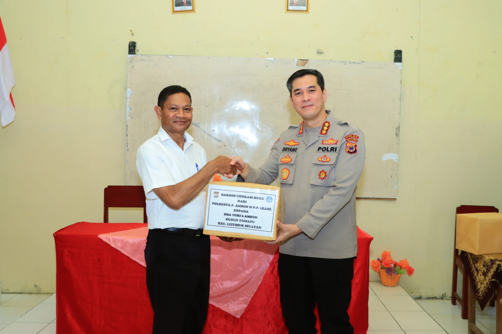 Kapolresta Serahkan Bantuan Buka Kepada Siswa - Siswi SMA PGRI 2 Ambon 1 IMG 20231004 WA0030