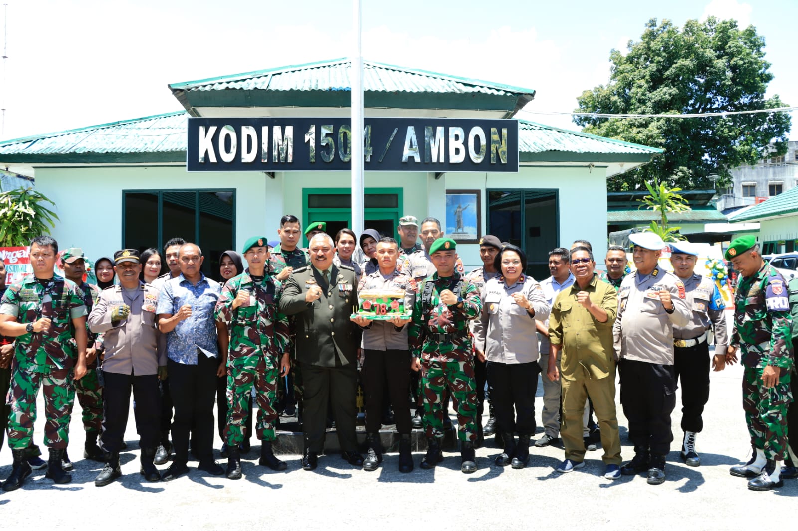 Meriahkan HUT TNI ke-78 Polresta Ambon Dan Polsek Jajaran Berikan Suprise 1 IMG 20231006 WA0028