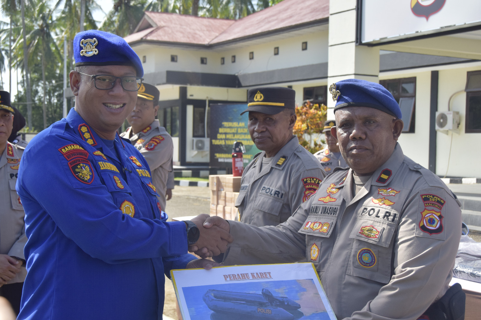 Sambangi Polres SBT, Kapolda Berikan Bantuan Peralatan Teknis untuk Satuan Polair, Lantas dan Logistik 2 IMG 20231007 WA0038