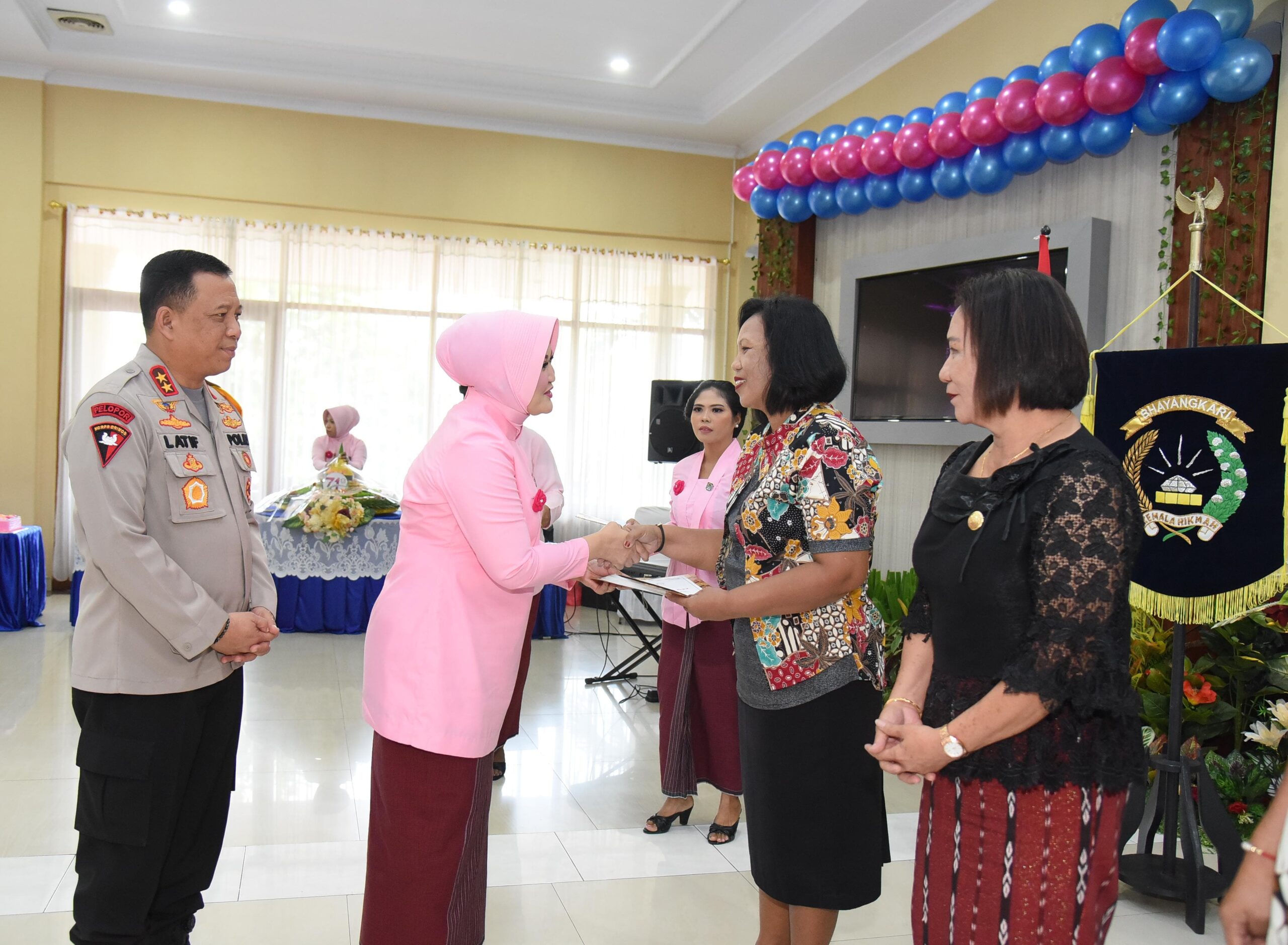 Pengurus Bhayangkari Maluku Gelar Syukuran HKGB ke-71, Kapolda: Apresiasi untuk Bhayangkari yang Bekerja Tulus dan Ikhlas 1 IMG 20231019 WA0023 scaled