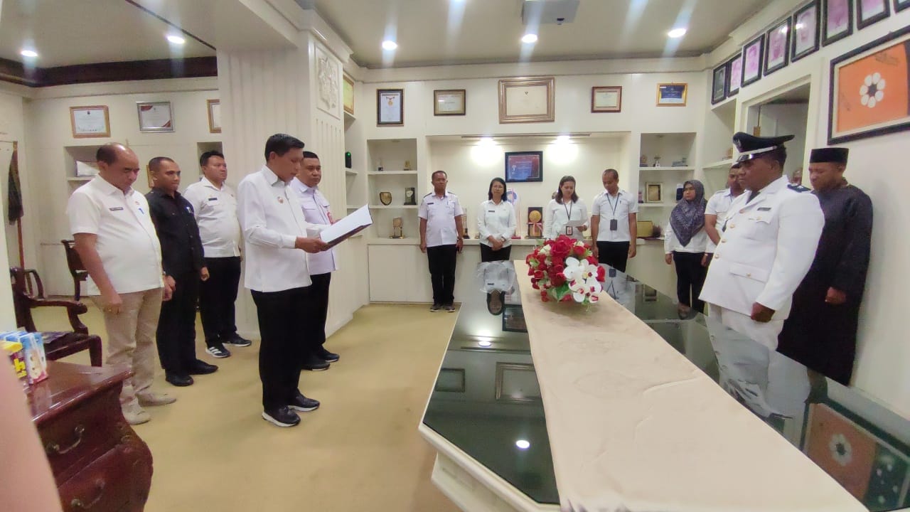 Penjabat Wali Kota Ambon Lantik Kades Waiheru 1 IMG 20231025 WA0005