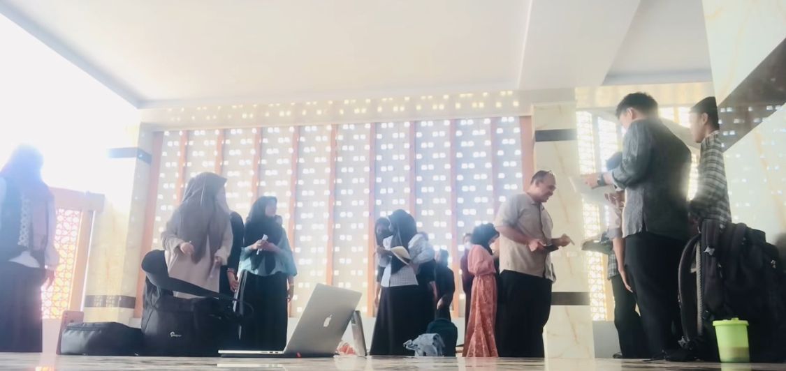 Serunya Mata Kuliah Desain Grafis UINAM, Suasana Kelas Bagaikan Taman Bermain. 1 WhatsApp Image 2023 10 11 at 12.11.29