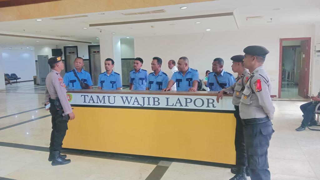 Satgas Preventif OMB Salawaku Polda Maluku Amankan Kantor KPU dan Bawaslu 1 WhatsApp Image 2023 10 23 at 11.40.14 1