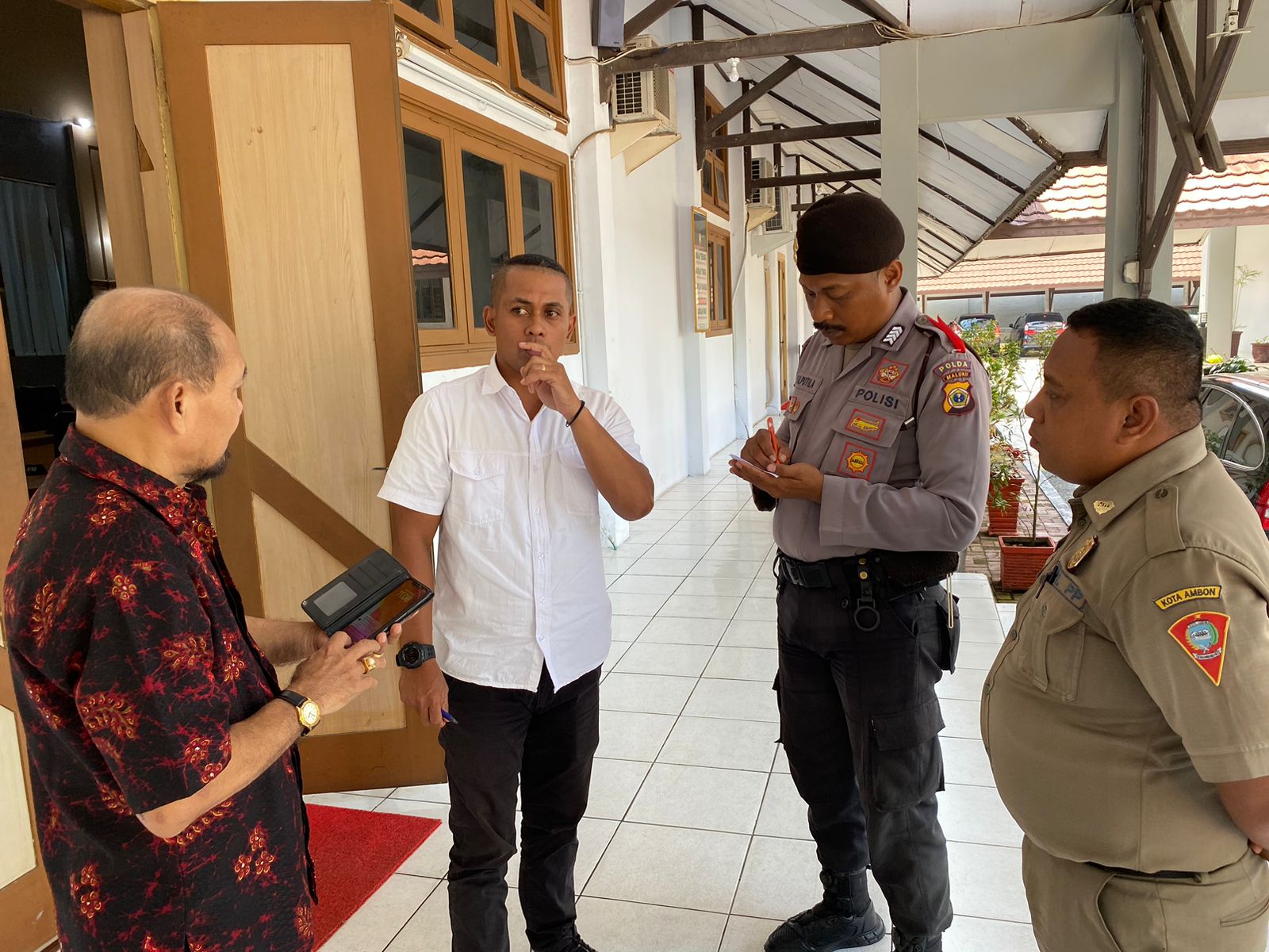 Tim Satgas OMB Salawaku Lakukan Turjawali Objek Penting di Ambon 1 IMG 20231108 WA0021