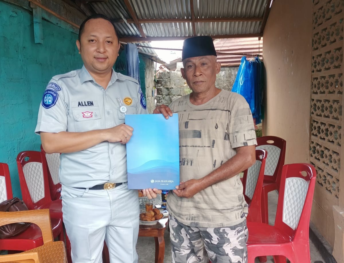 Jasa Raharja Cabang Maluku Serahkan Santunan Meninggal Dunia Kepada Ahli Waris Korban Laka Lantas Di Desa Hitu Lama Kabupaten Maluku Tengah 1 IMG 20231122 WA0033