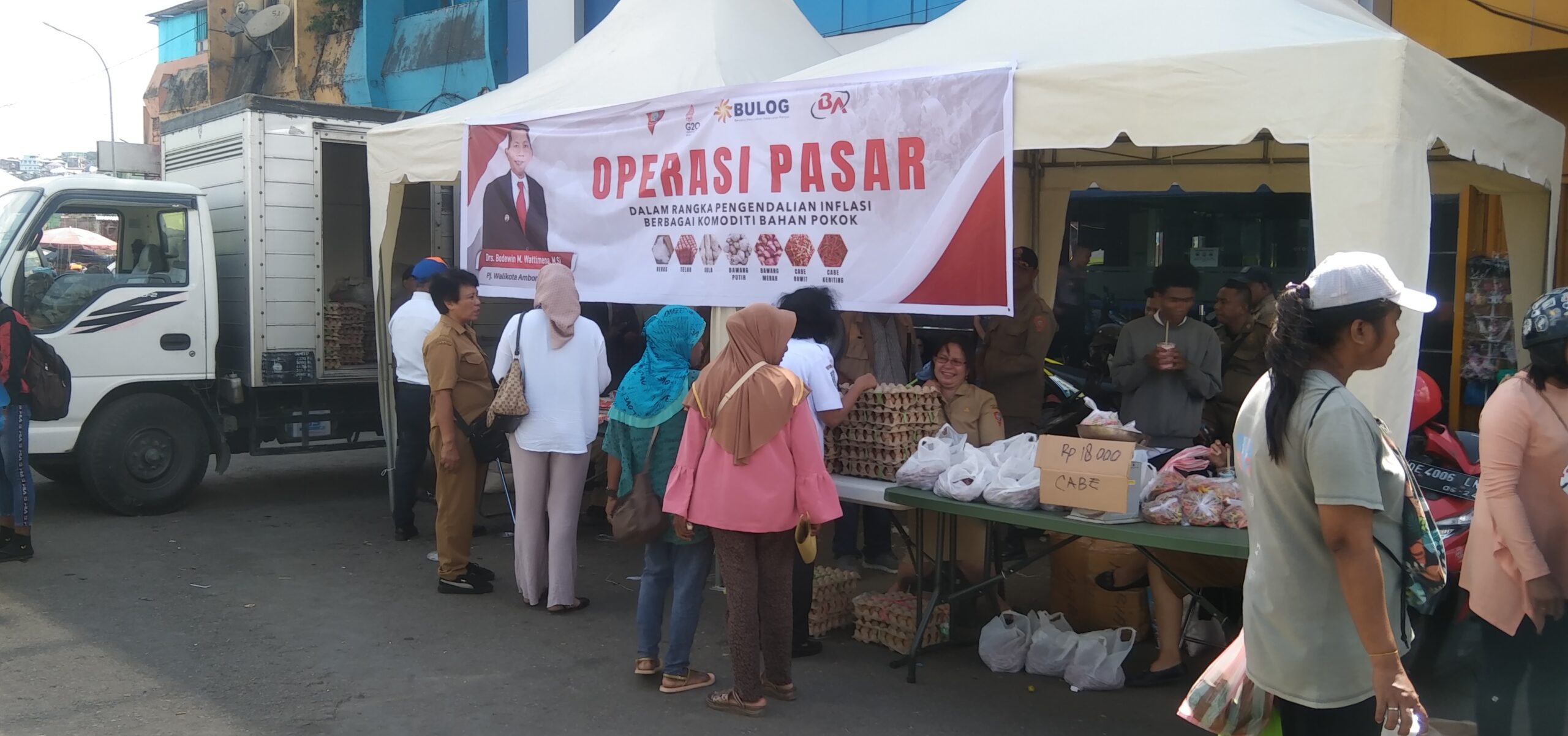 Tekan Laju Inflasi, Pemkot Ambon Gelar Operasi Pasar 1 IMG 20231120 101300 scaled