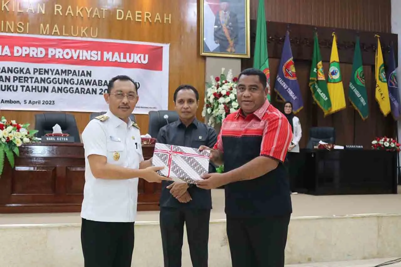KUA-PPAS Perubahan APBD Diserahkan Pemprov Maluku 1 PEMPROV 050423 2 OK