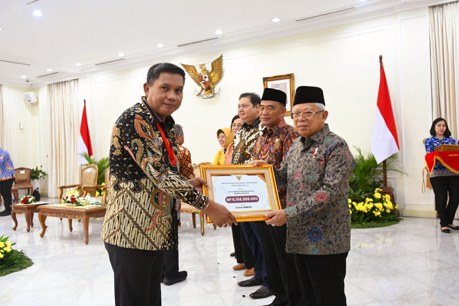 Pemkot Ambon Terima Penghargaan Alokasi Insentif Fiskal 1 WhatsApp Image 2023 11 10 at 09.23.44 1