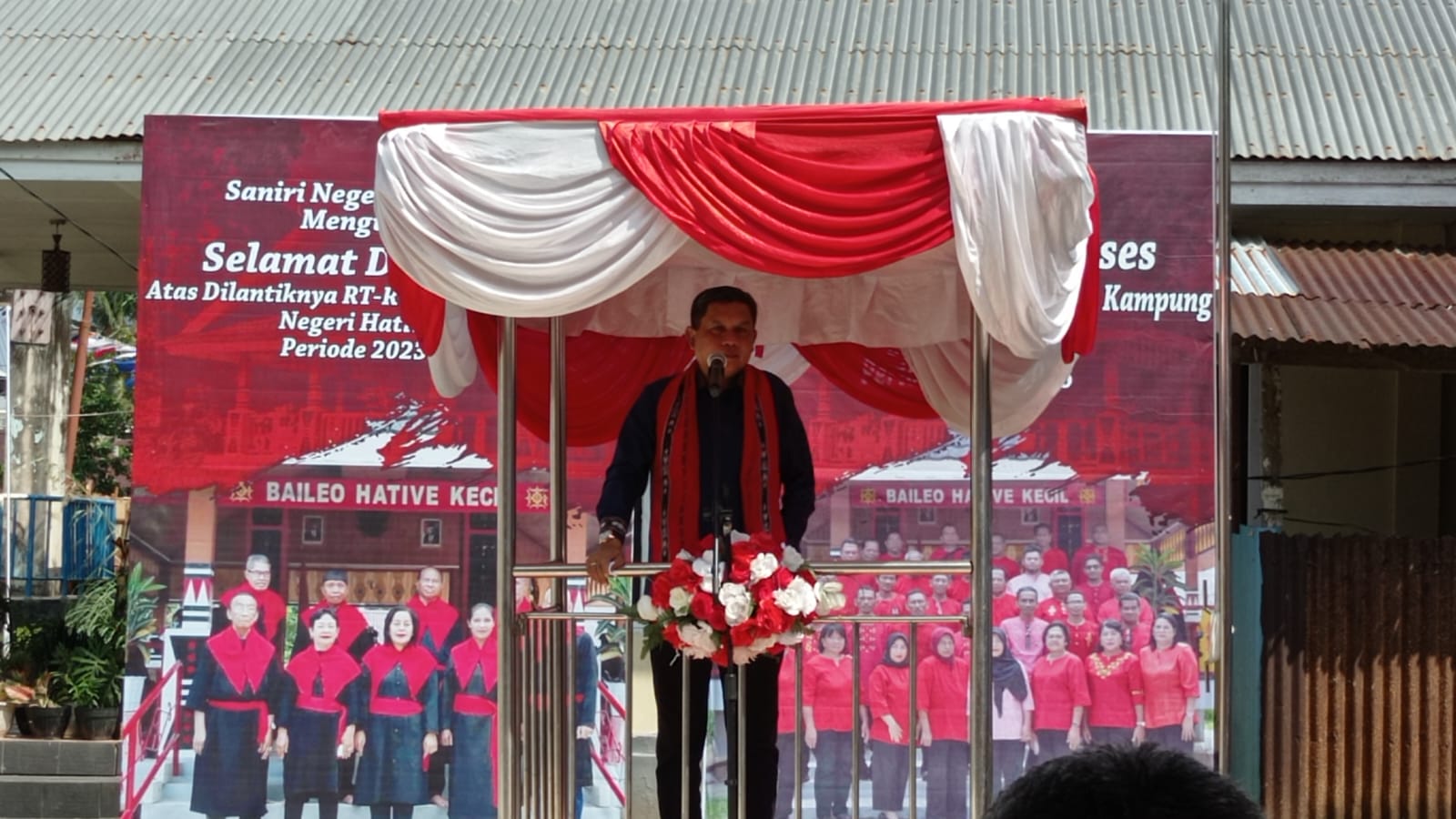 Penjabat Walikota Ambon Hadiri Pelantikan RT/RW Negeri Hative Kecil 1 WhatsApp Image 2023 11 12 at 04.09.57 2