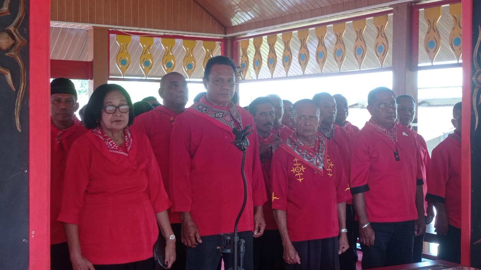 Penjabat Walikota Ambon Hadiri Pelantikan RT/RW Negeri Hative Kecil 2 WhatsApp Image 2023 11 12 at 04.09.57