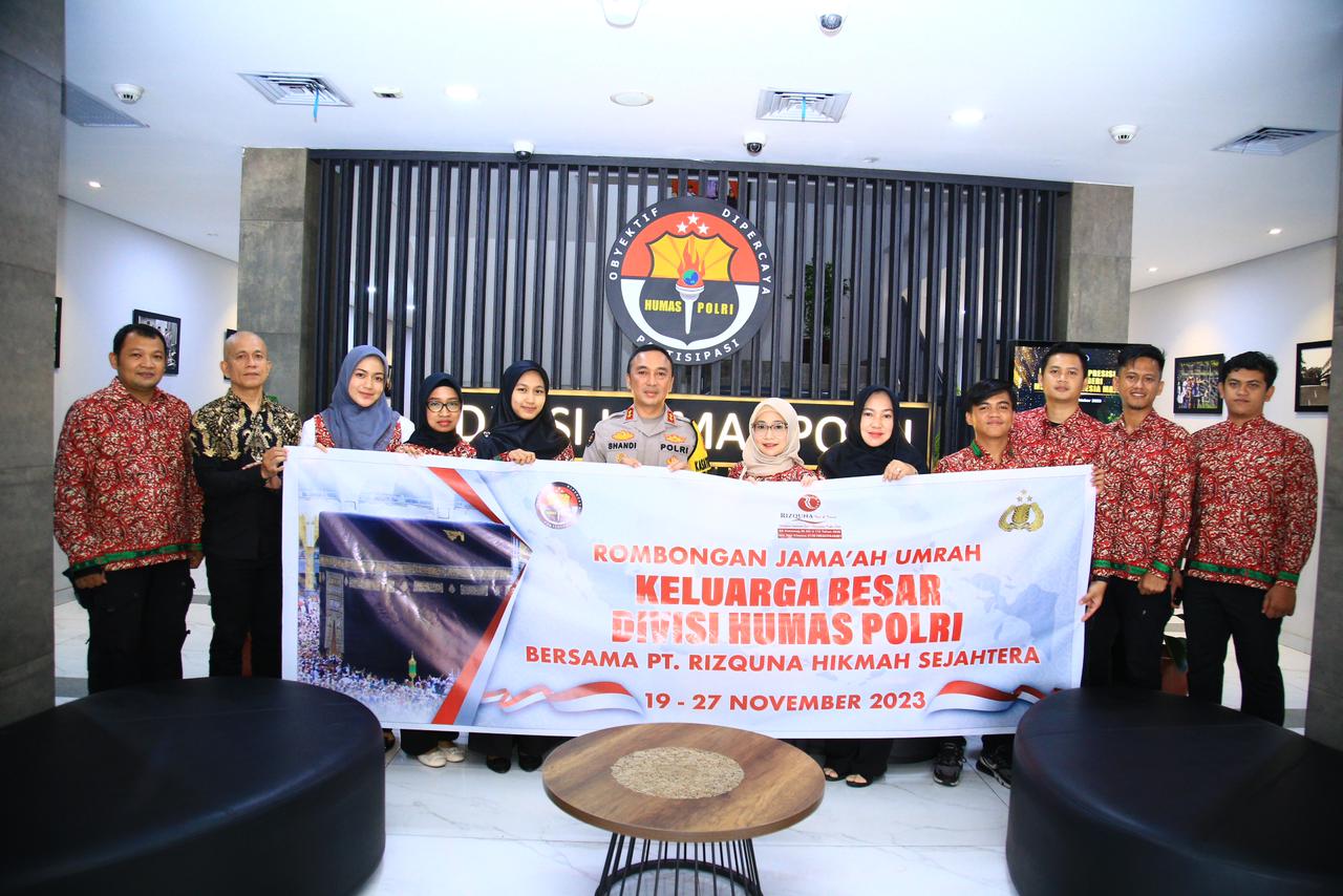 Kadivhumas Polri Berangkatkan 15 Orang Ibadah Umroh Dalam Rangka Hari Jadi ke-72 Humas Polri 1 WhatsApp Image 2023 11 14 at 04.04.36 23bb213a