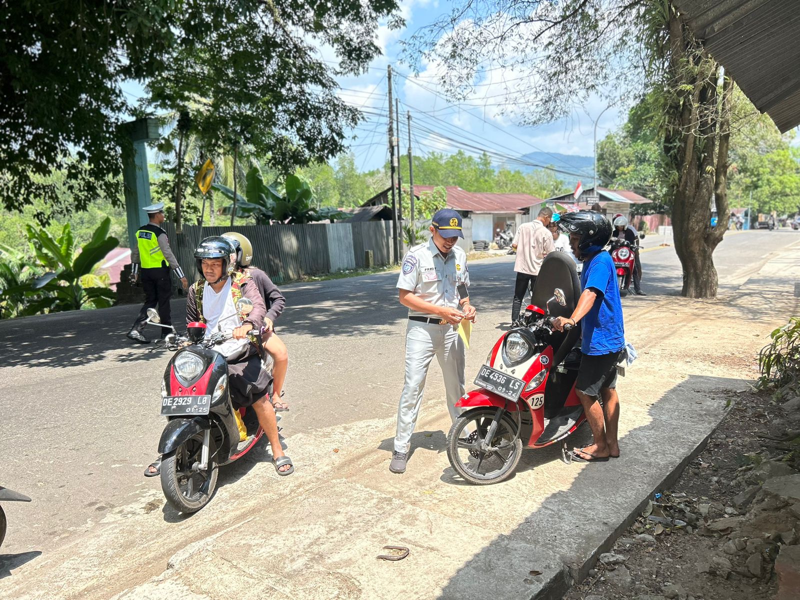 Jasa Raharja Cabang Maluku, UPTD Bapenda Samsat Kota Ambon dan Ditlantas Polda Maluku Melakukan Operasi Gabungan Penertiban Pajak Kendaraan Bermotor 1 WhatsApp Image 2023 11 14 at 08.14.14 a9265429