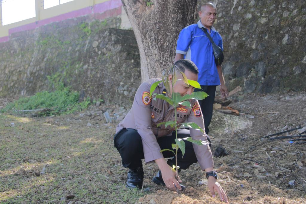 Polda Maluku Tanam Anakan Pohon Mangga, Rambutan dan Ketapang 1 WhatsApp Image 2023 11 15 at 22.40.24 08cebb05