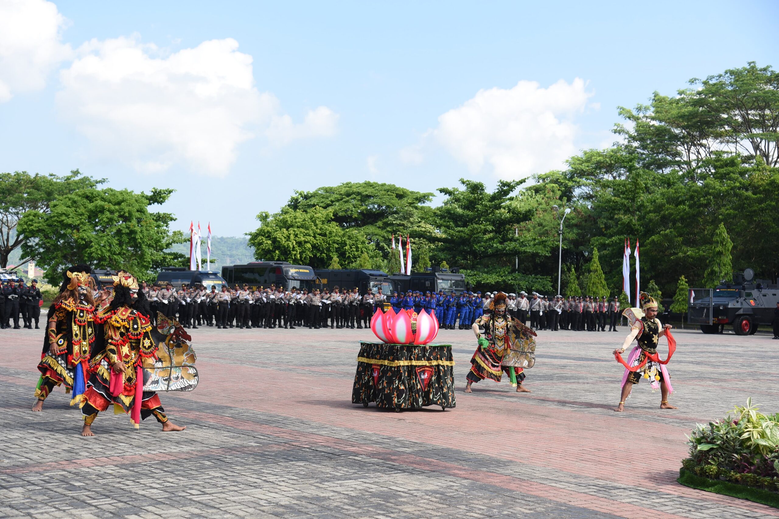 Tampilkan Beragam Budaya di HUT Brimob, Kapolda Maluku Mendapat Apresiasi 1 WhatsApp Image 2023 11 16 at 20.31.35 7f16c7fe scaled