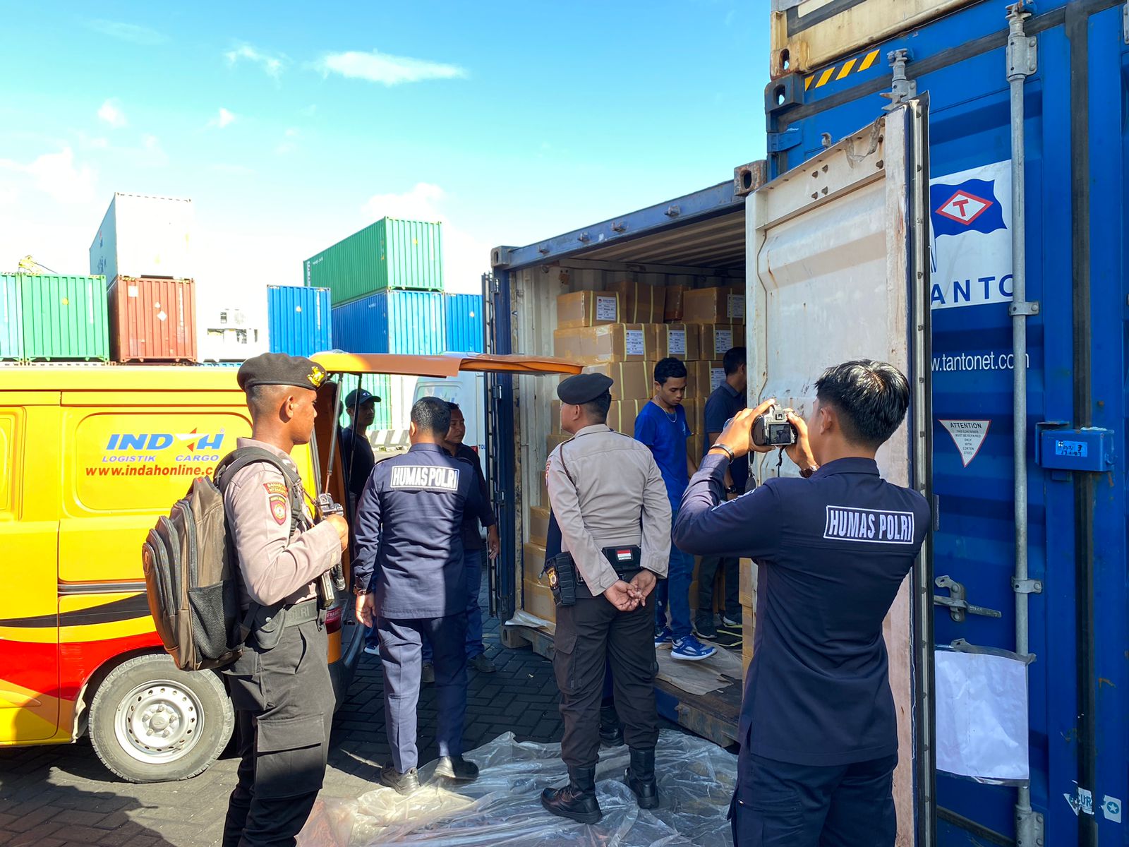 Polda Maluku Kawal Pergeseran Surat Suara Presiden ke SBB, Tanimbar dan MBD 1 IMG 20231220 WA0057