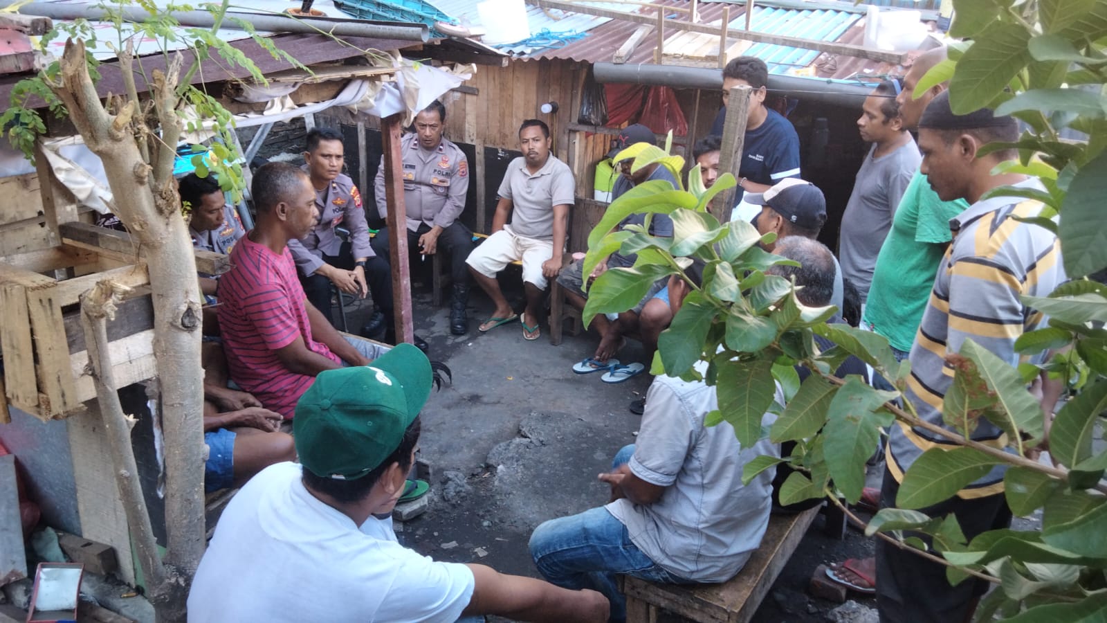 Jumat Curhat Sat Binmas Polresta Ambon: Jalin Komunikasi Bersama Sopir Angkot 1 WhatsApp Image 2023 12 02 at 14.41.52 73d10014
