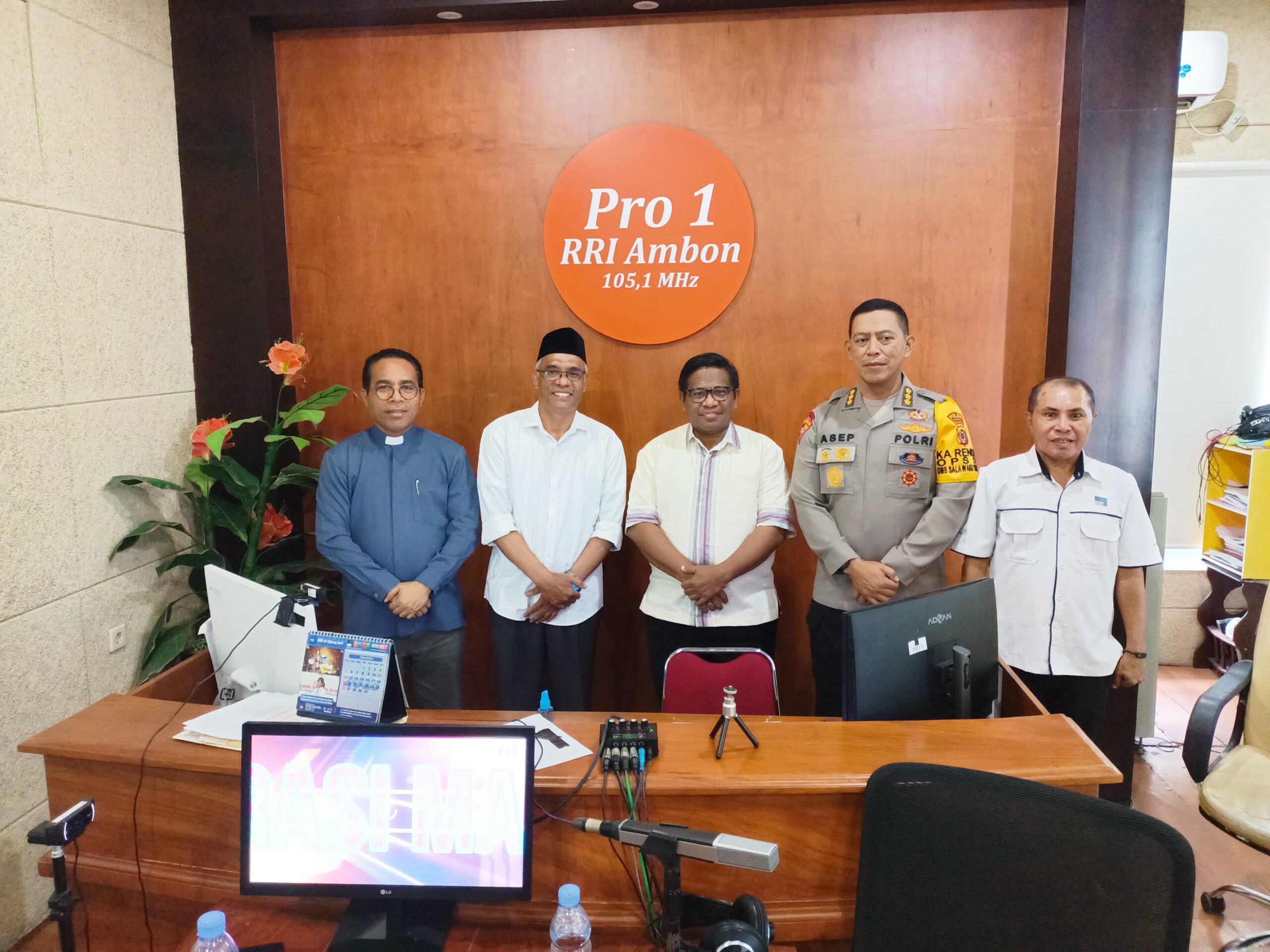 Hadirkan Tiga Pimpinan Agama, Polda Maluku Gelar Dialog Pemilu Damai 1 WhatsApp Image 2023 12 04 at 15.41.25 72b826ce scaled