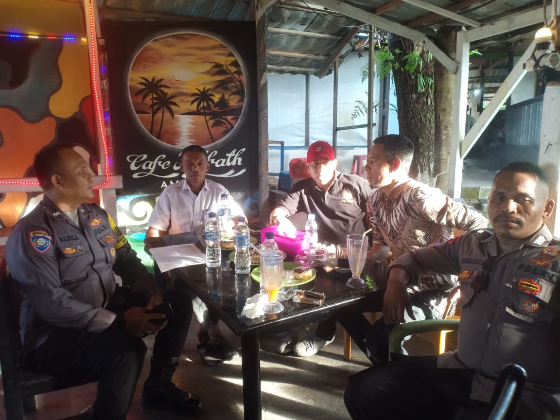 Bhabinkamtibmas Negeri Batumerah 'Bacarita Kamtibmas' Bersama Warga 1 WhatsApp Image 2023 12 11 at 11.28.33 091245b3