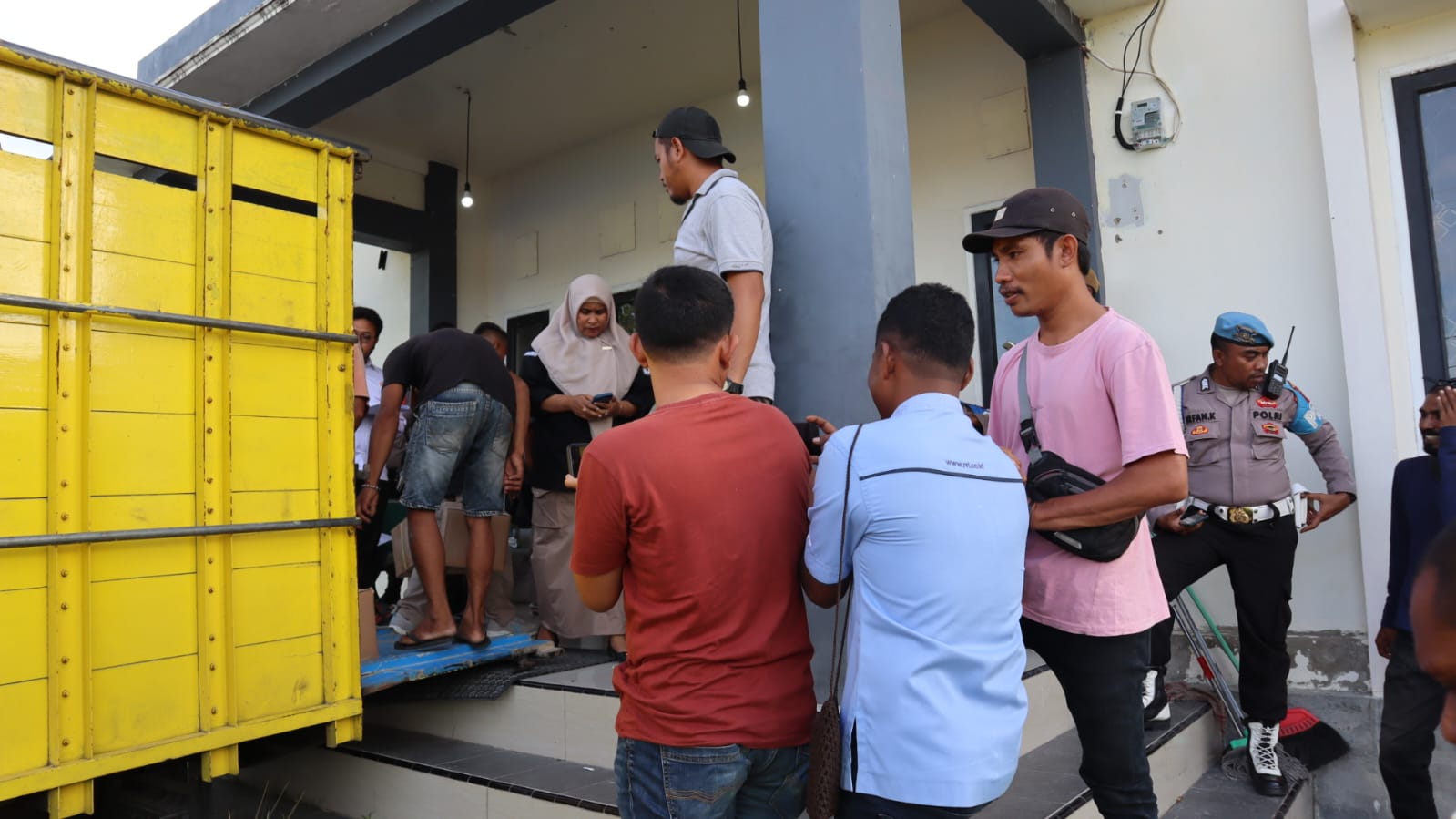 Surat Suara Pemilu 2024 Tiba di Bula, Diamankan Satgas OMB Salawaku Polres SBT 1 WhatsApp Image 2023 12 14 at 08.41.44 2000d02a