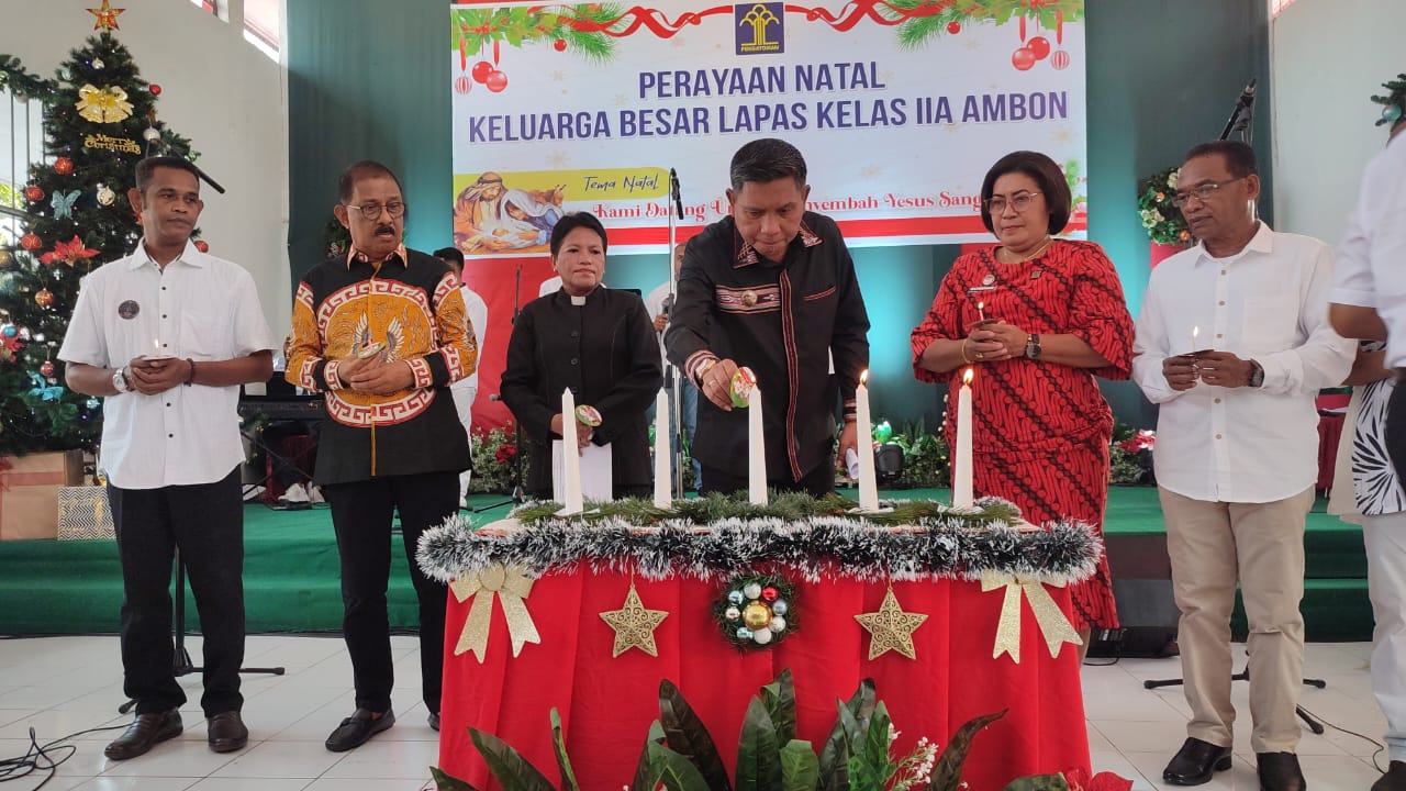 Penjabat Walikota Ambon Hadiri Natal Keluarga Besar Lapas Kelas II Ambon 1 WhatsApp Image 2023 12 14 at 23.16.53 438feaa0