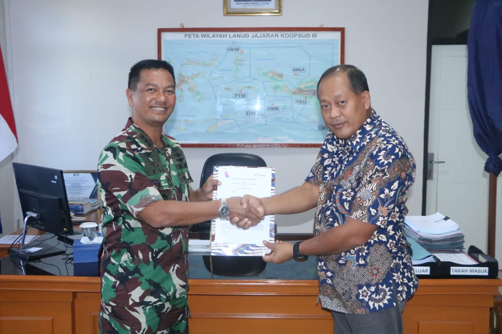 Lanud Pattimura Tandatangani Perjanjian Kerjasama Pemanfaatan Aset dan Pengamanan DPPU Pertamina Pattimura Ambon, TNI AU. K 1 WhatsApp Image 2023 12 16 at 10.13.09 be360db9