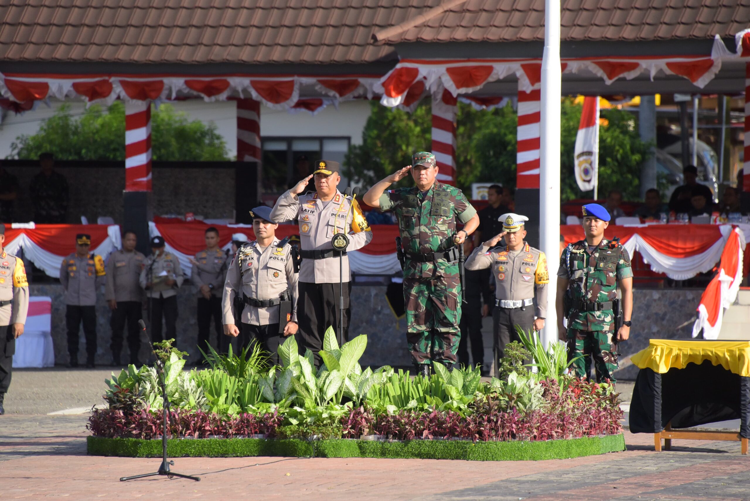 Kapolda Maluku dan Pangdam Pattimura Pimpin Apel Gelar Pasukan Operasi Lilin Salawaku 2023-2024 1 WhatsApp Image 2023 12 21 at 19.34.06 54a3ee7e scaled