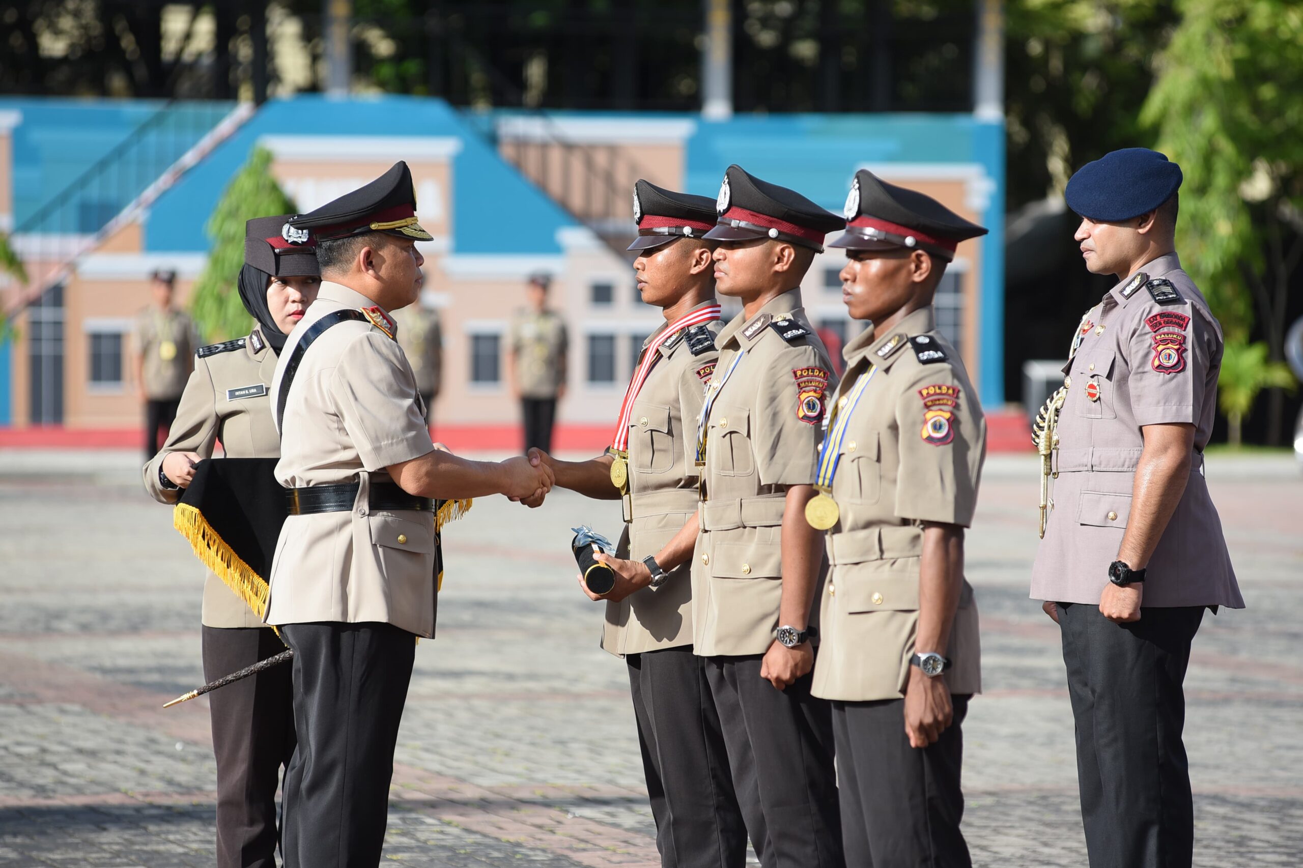 Ini Tiga Bintara Remaja Terbaik SPN Polda Maluku yang Mendapat Penghargaan dari Kapolda 1 WhatsApp Image 2023 12 21 at 21.36.03 4c35eea0 scaled