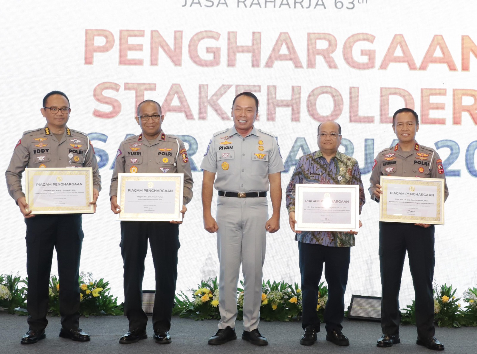 63 Tahun Jasa Raharja Berikan Penghargaan Kepada Stakeholders dan Mitra Kerja yang Konsisten Mendukung Tugas dan Fungsi Perusahaan 1 WhatsApp Image 2024 01 08 at 10.11.32 096ff7f5