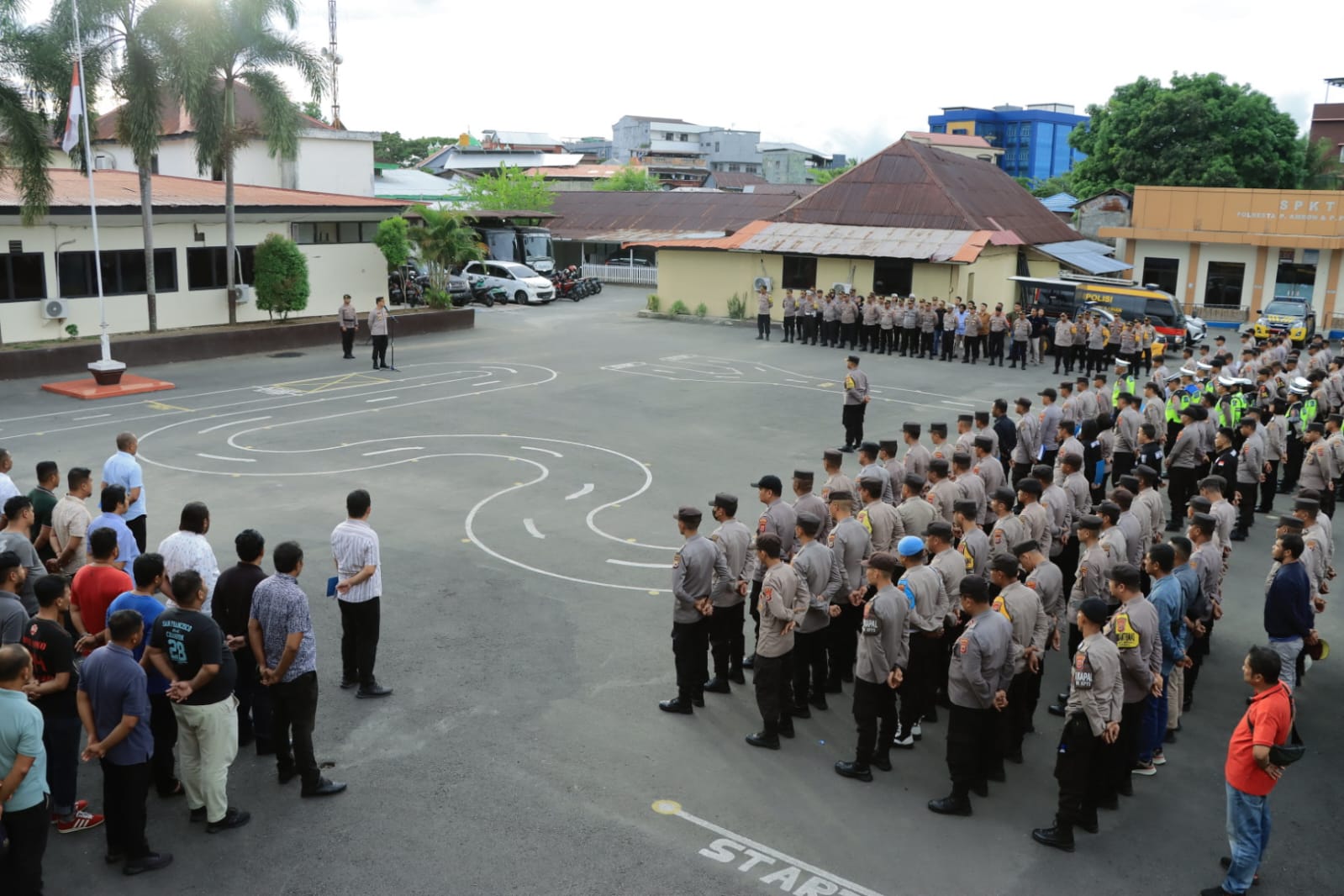 Ratusan Personil Polresta Ambon Amankan Kunjungan Capres Anies Baswedan 1 WhatsApp Image 2024 01 14 at 19.22.45 04b8d9cb