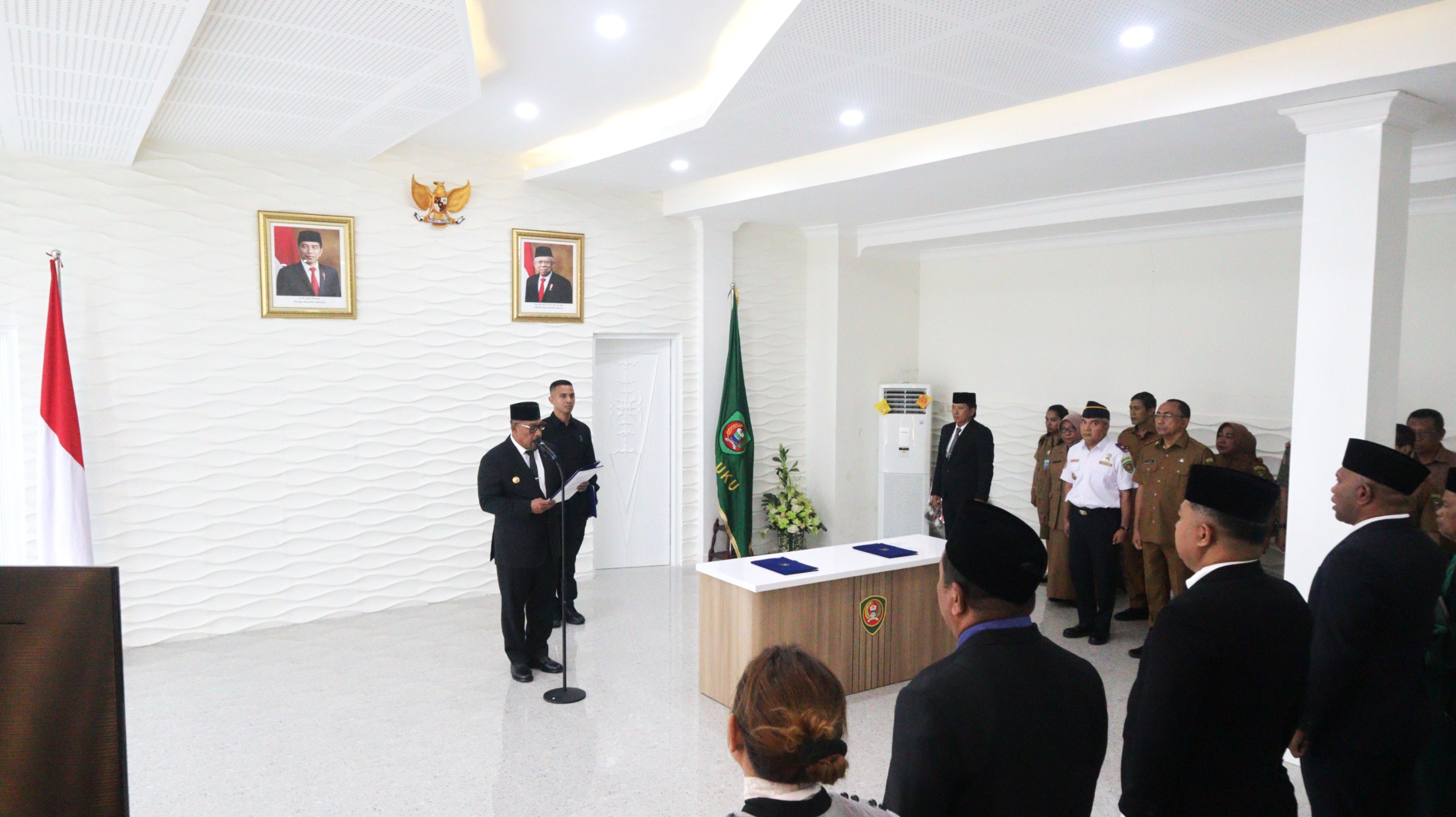 Gubernur Lantik Sejumlah Pejabat Pimpinan Tinggi Dan Pejabat Administrator Lingkup Pemprov Maluku 1 WhatsApp Image 2024 01 15 at 16.54.16 8cffa6b1