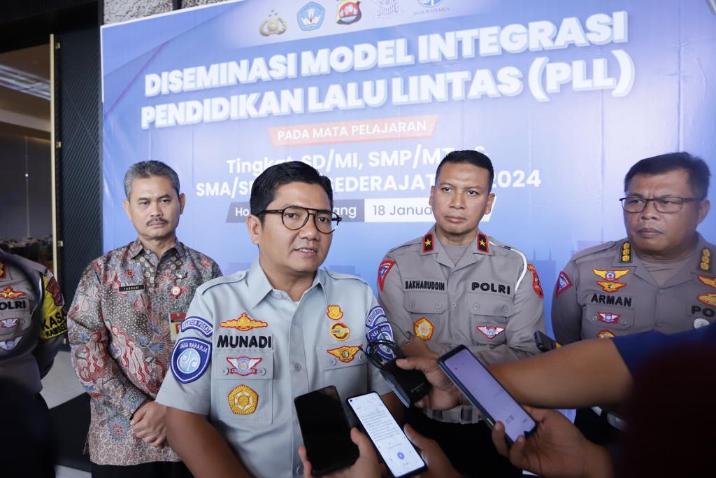 Jasa Raharja dan Korlantas Polri Gelar Diseminasi Model Integrasi Pendidikan Lalu Lintas untuk Para Pendidik di Wilayah Banten 1 WhatsApp Image 2024 01 18 at 22.14.20 a1f5da1c