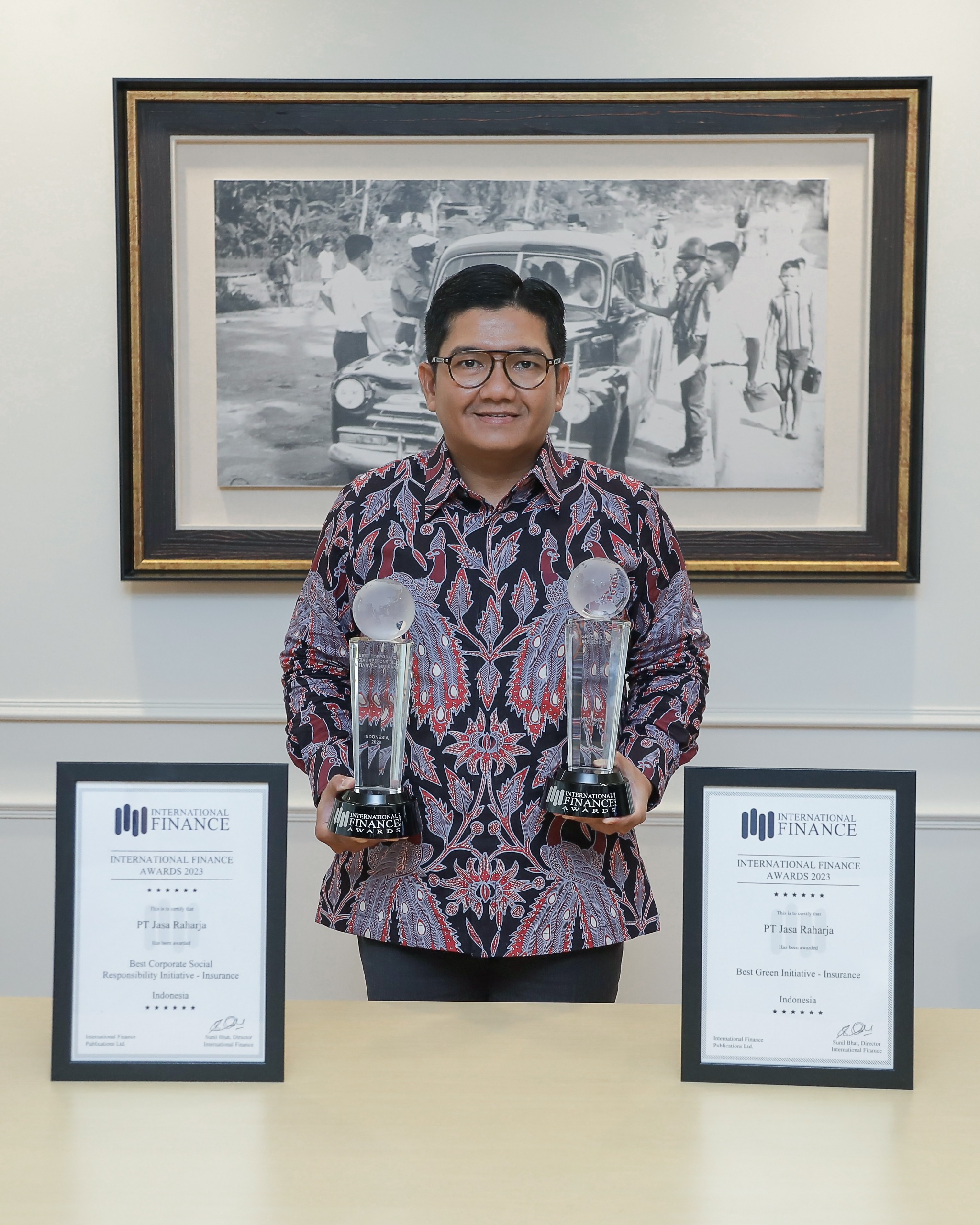 Sukses Jalankan TJSL Berkelanjutan, Jasa Raharja Raih Dua Penghargaan Internasional di Ajang 11th Annual International Finance Awards 2023 1 WhatsApp Image 2024 01 30 at 13.35.55 18ed3a36